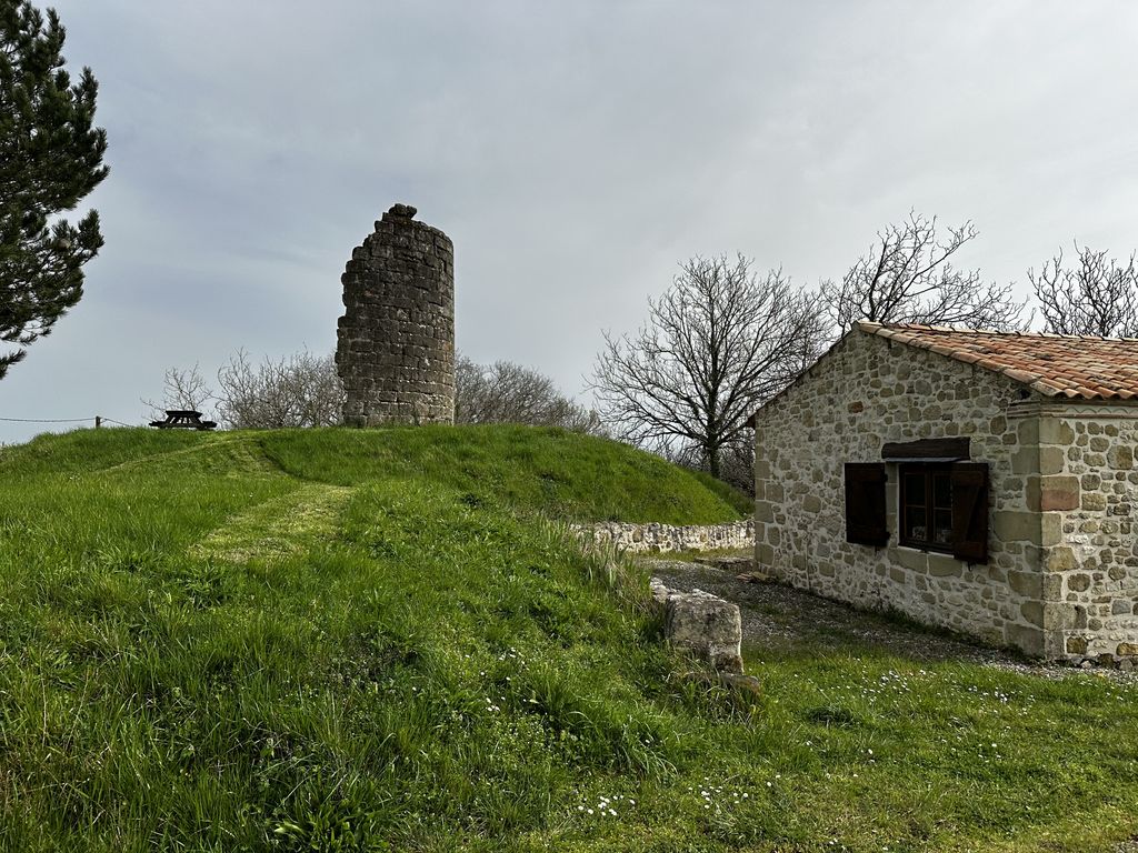 Property photo 2 of 27