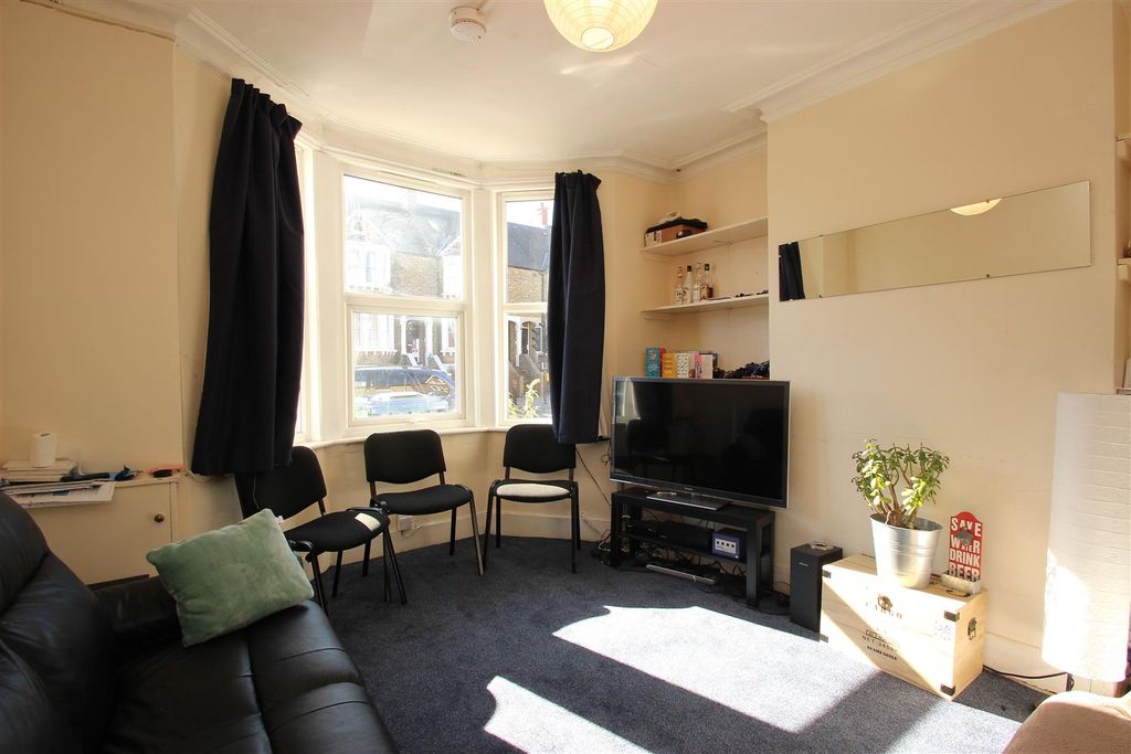 Property photo 3 of 7