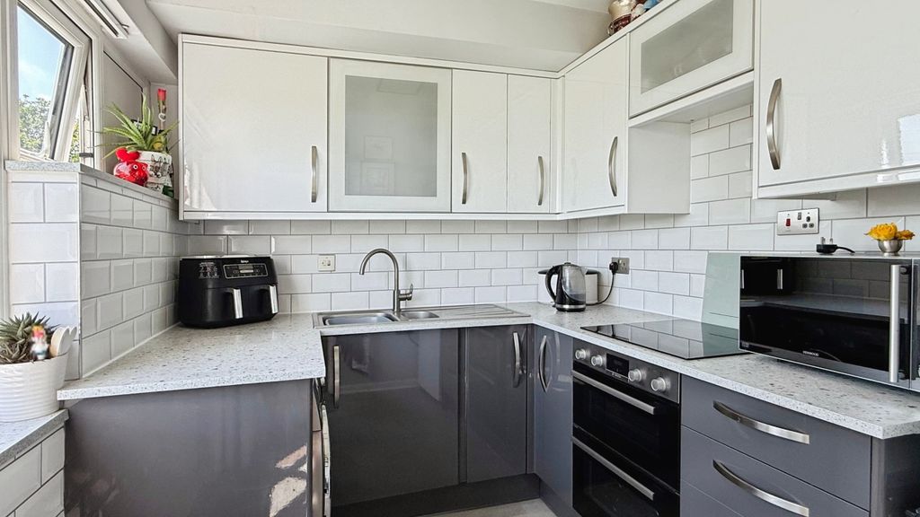 Property photo 1 of 21 Kitchen