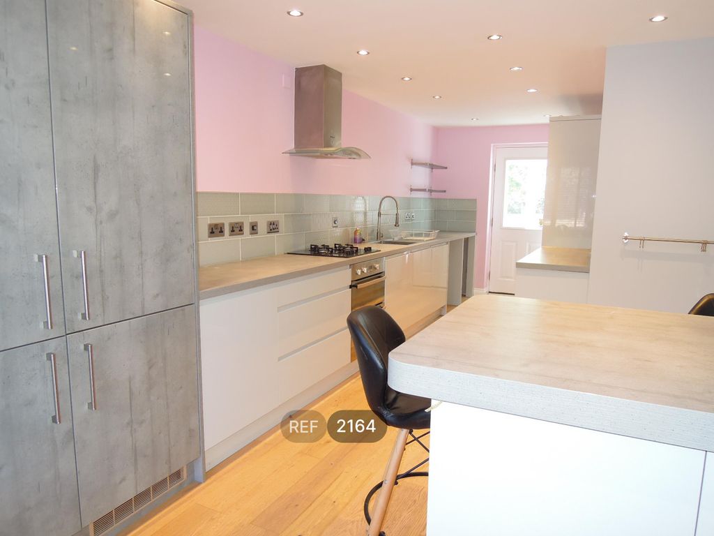 Property photo 3 of 16 Kitchen