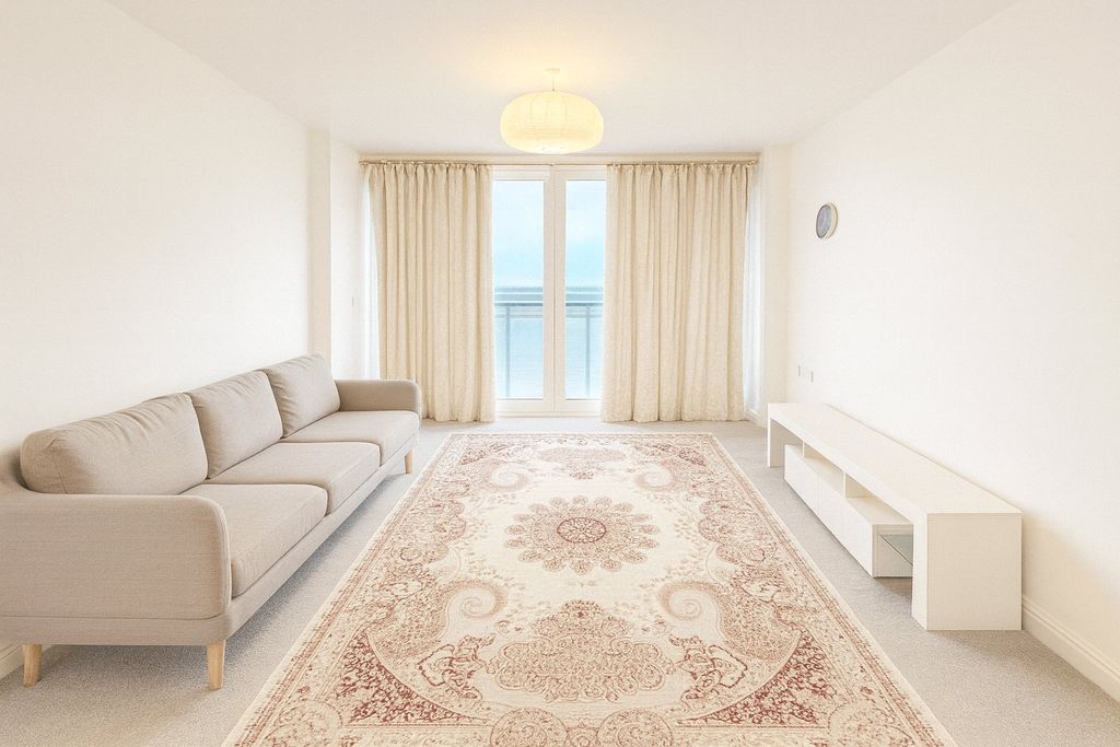 Property photo 2 of 8 Lounge