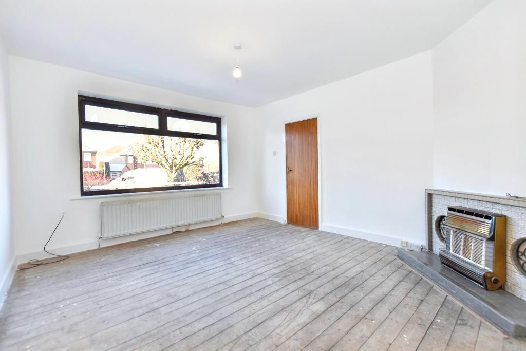 Property photo 3 of 14 Lounge