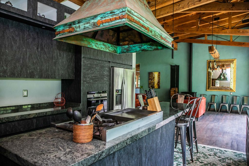 Property photo 2 of 36