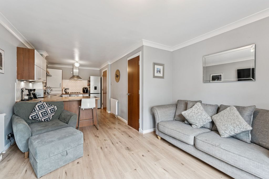 Property photo 3 of 32