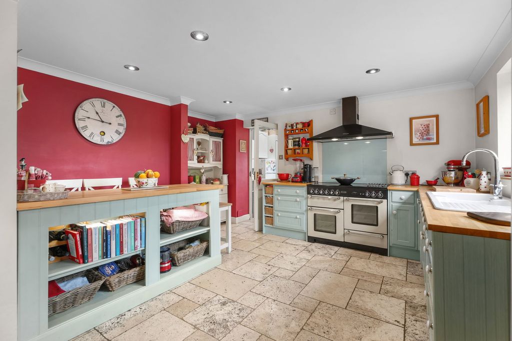 Property photo 2 of 52