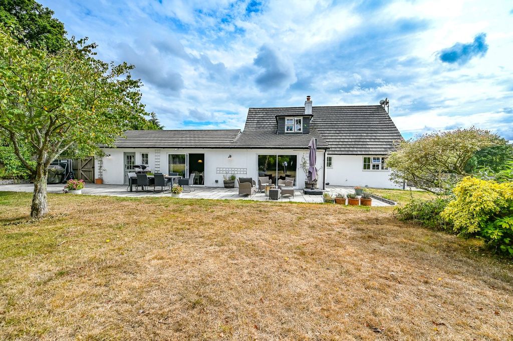 Property photo 3 of 27