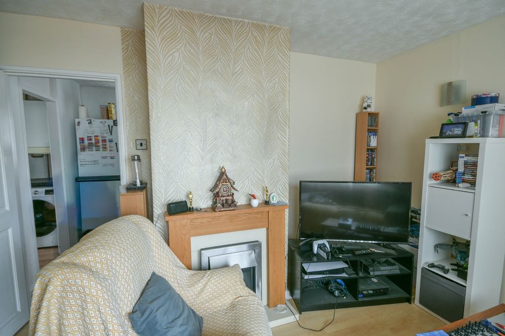 Property photo 2 of 19