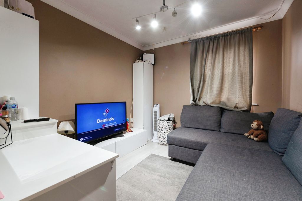 Property photo 1 of 10 Photography