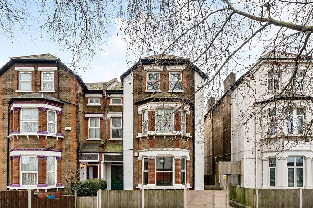 Property photo 1 of 18 External