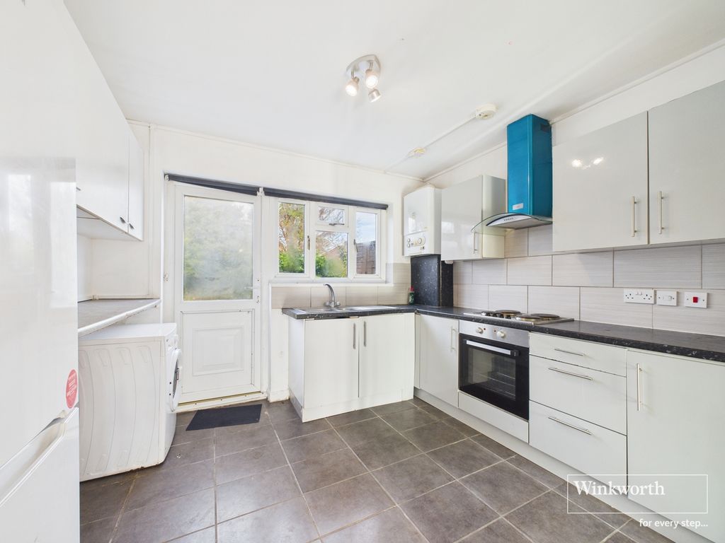 Property photo 2 of 11 Kitchen