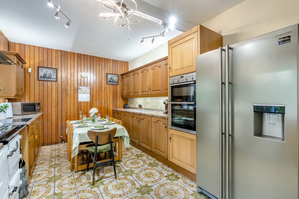 Property photo 3 of 44