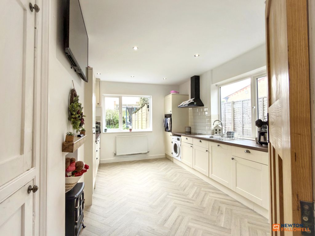 Property photo 3 of 32