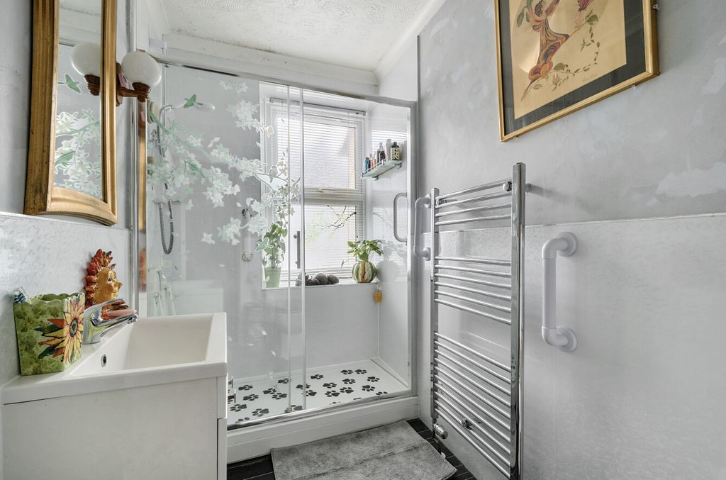 Property photo 2 of 13 1318497-7-685Ebcc...