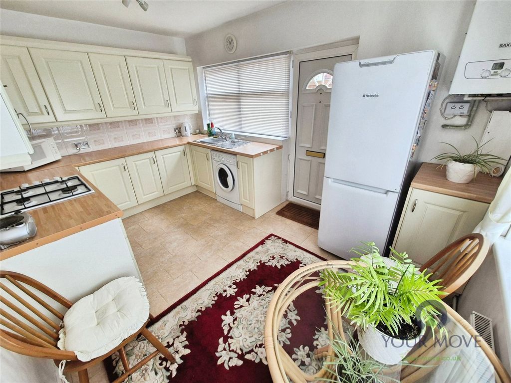 Property photo 3 of 14 Kitchen