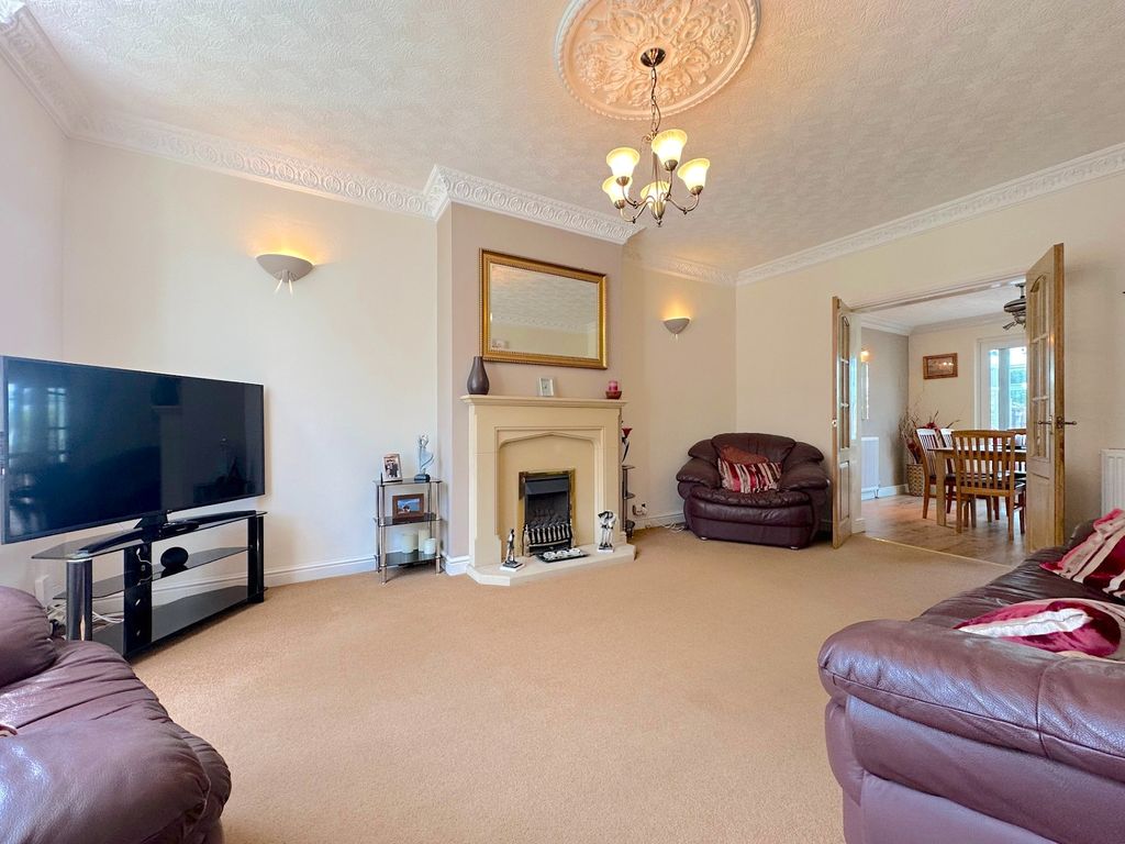 Property photo 2 of 28