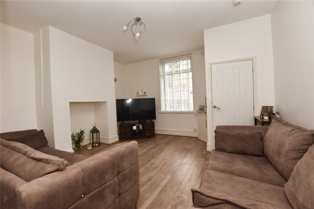 Property photo 2 of 14 Picture No. 10