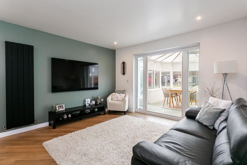 Property photo 2 of 31