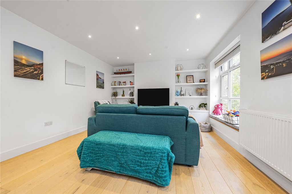 Property photo 2 of 13 Picture No. 24