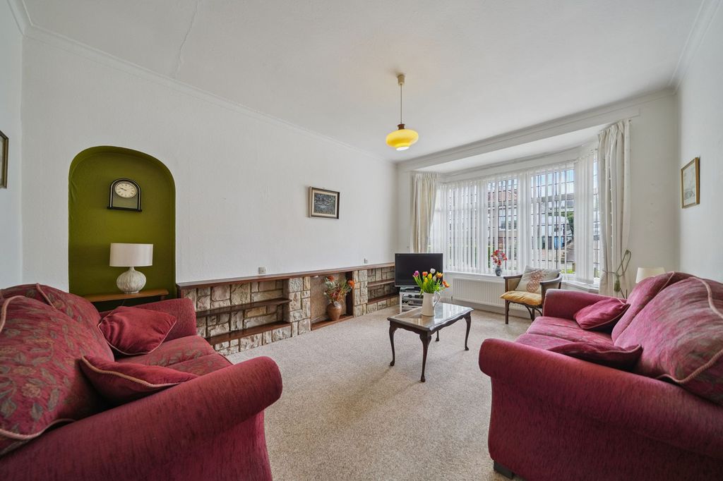 Property photo 2 of 25