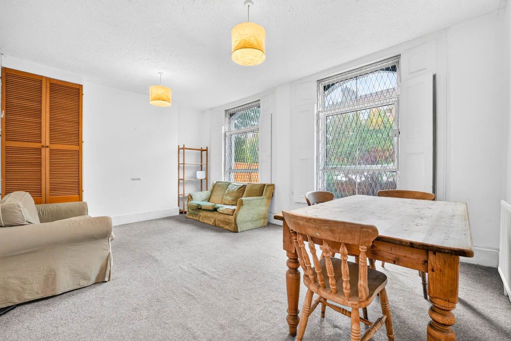 Property photo 2 of 24