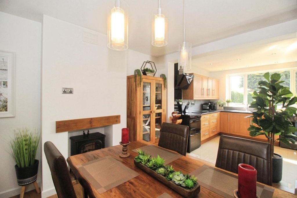 Property photo 3 of 16 Kitchen Dining Room
