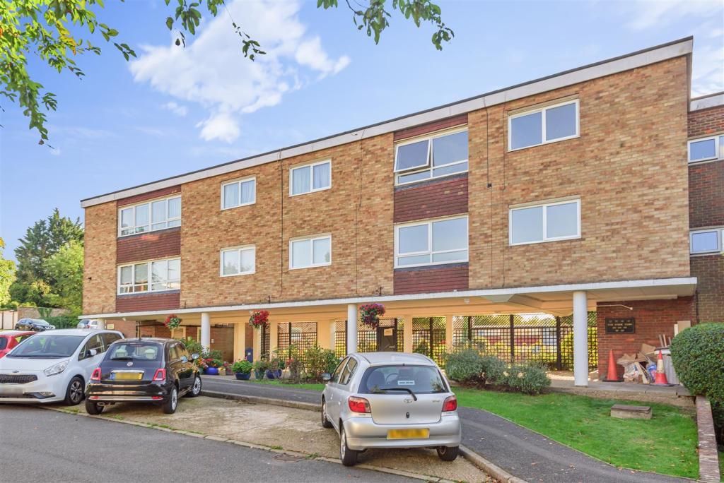 Property photo 1 of 13 The Four Tubs Front Shot.Jpeg