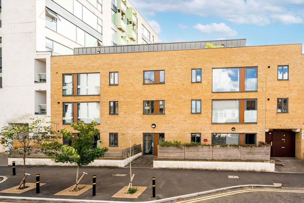 Property photo 1 of 6