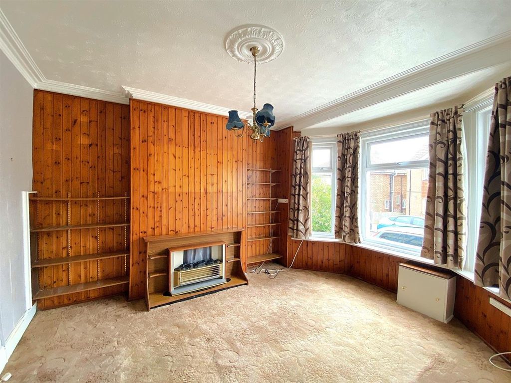 Property photo 3 of 12 18 Cambridge Road - Lounge.Jpg