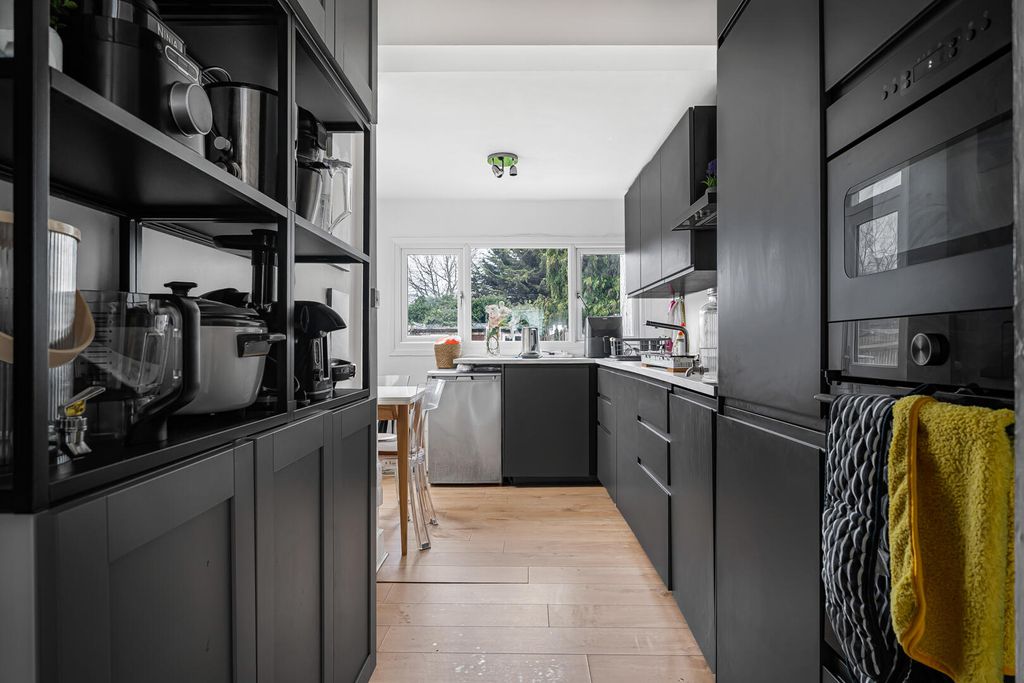 Property photo 2 of 25 Kitchen