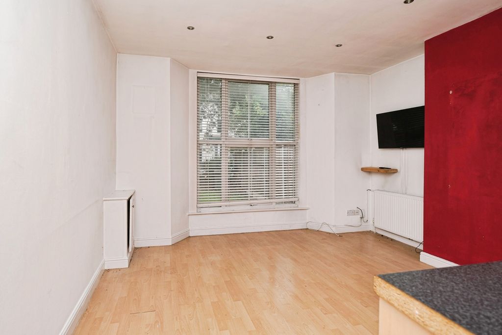 Property photo 2 of 12 Pbox-Img.Jpg