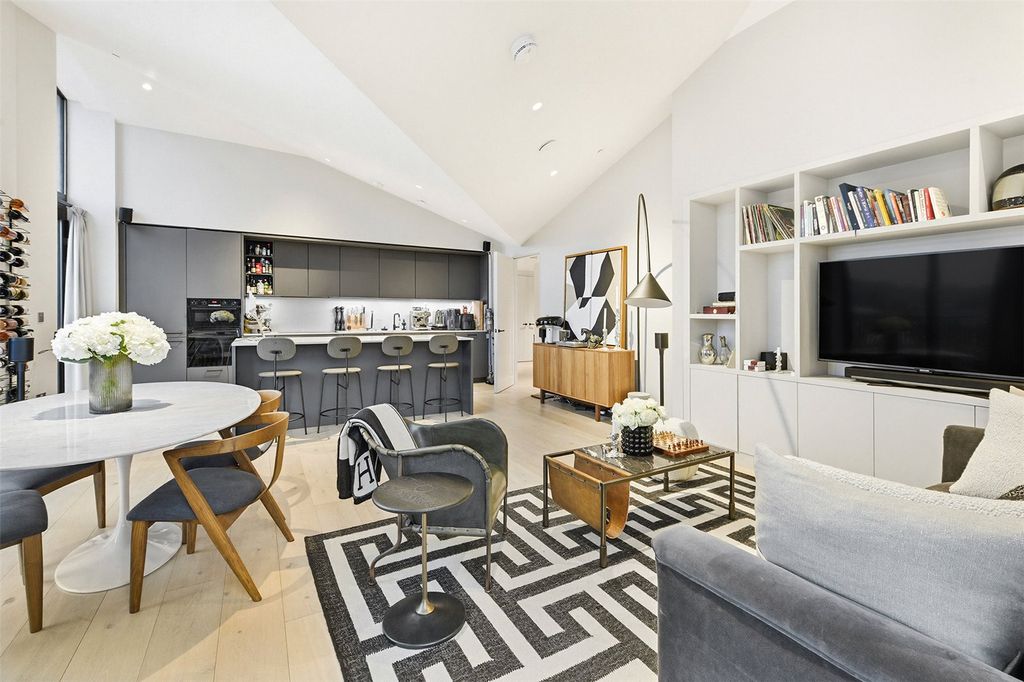 Property photo 3 of 18 Carnaby Lofts