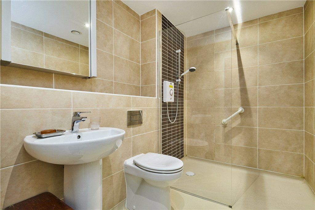 Property photo 3 of 14 Bathroom