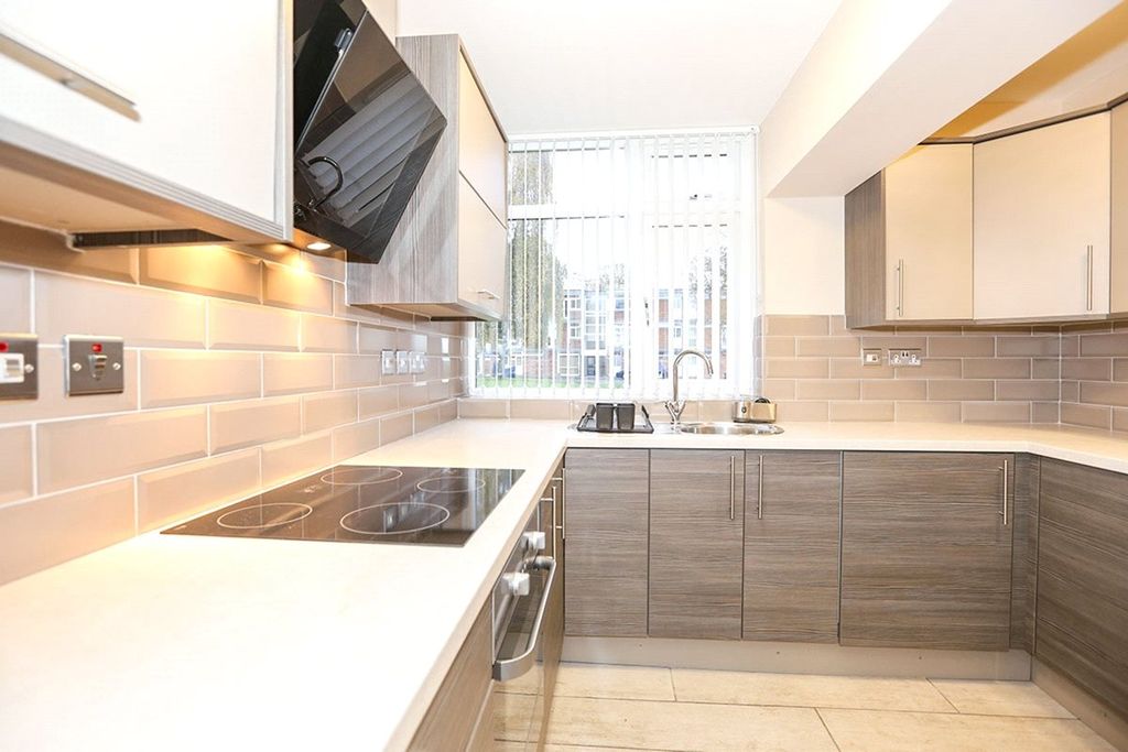 Property photo 3 of 7 Kitchen