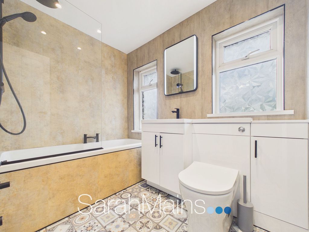 Property photo 3 of 14 Bathroom