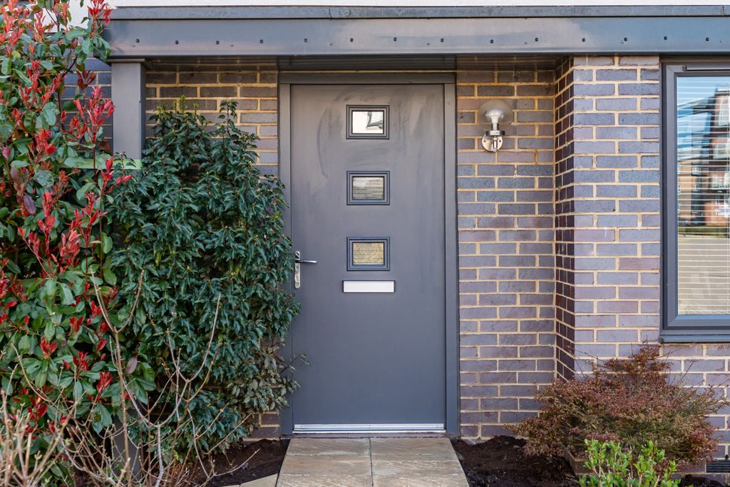 Property photo 2 of 31