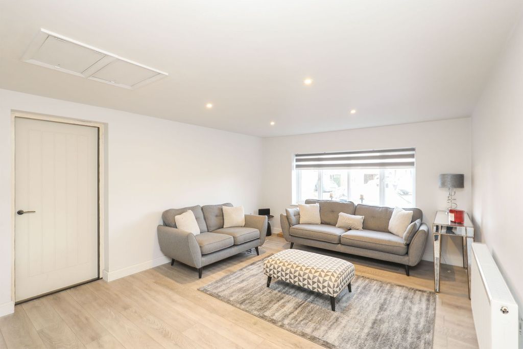 Property photo 3 of 30