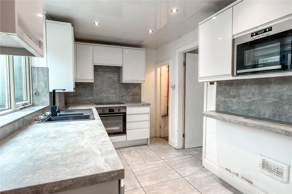 Property photo 2 of 14 Picture No. 16