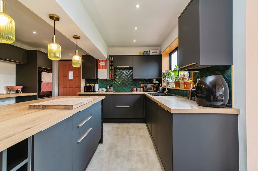 Property photo 3 of 23 Pbox-Img.Jpg