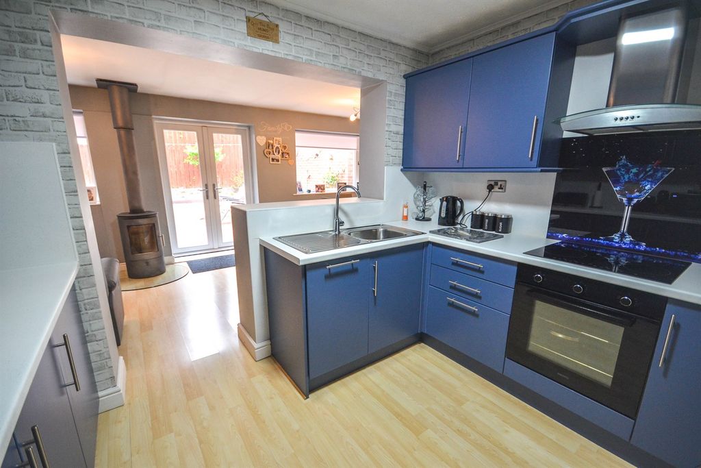 Property photo 3 of 16 Kitchen