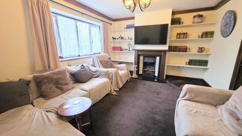 Property photo 2 of 26 Lounge