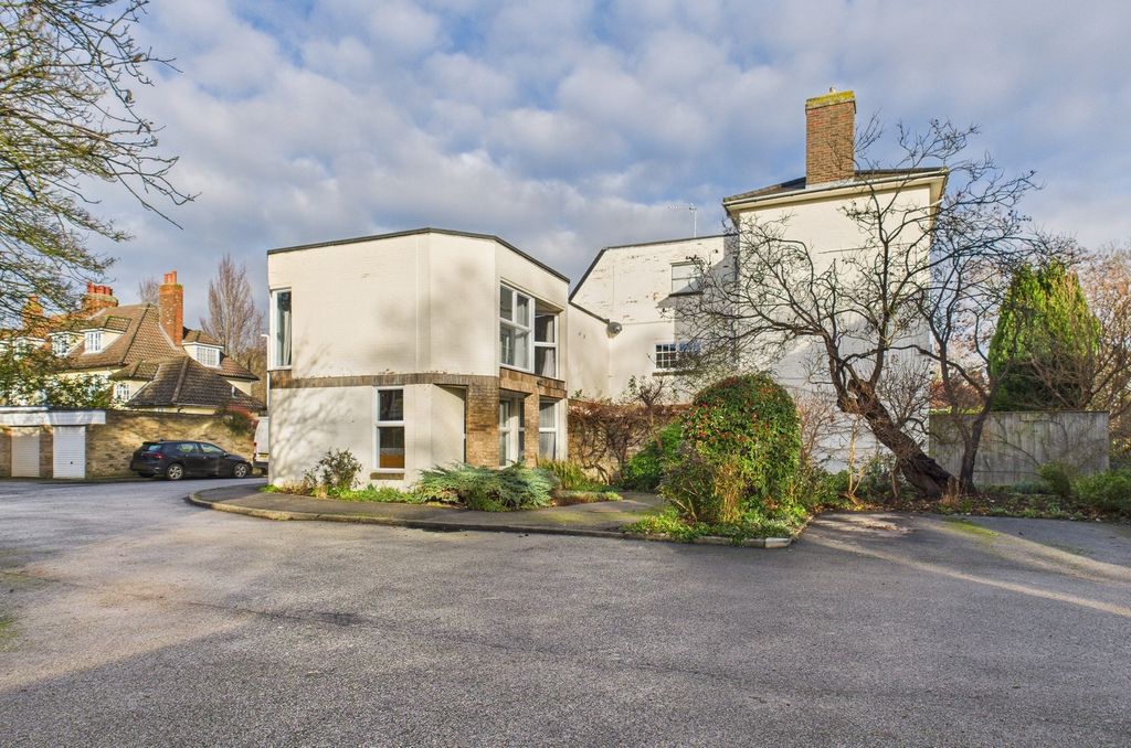 Property photo 2 of 19 Cam02545G0-Pr0554-Still005