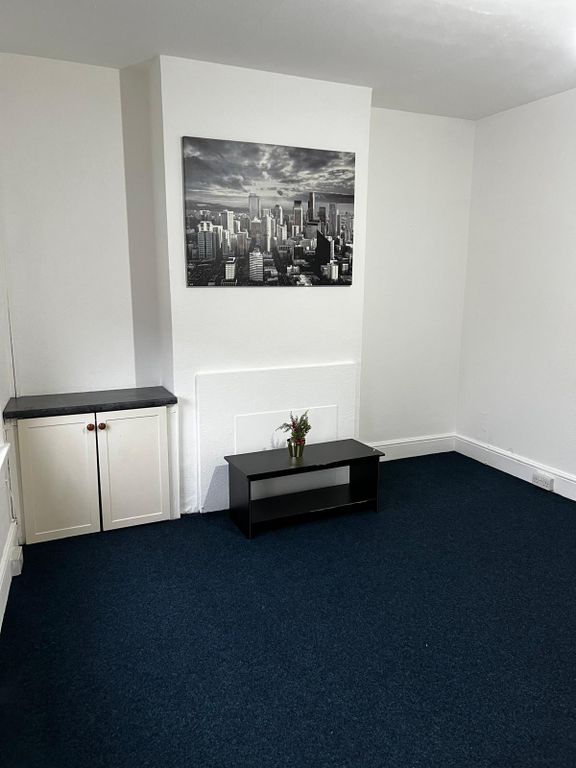 Property photo 1 of 4 Lounge 1