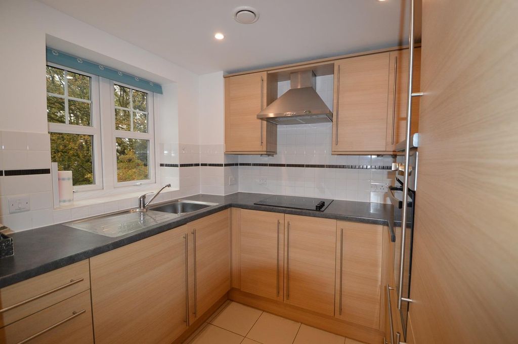 Property photo 3 of 8 Kitchen 2.Jpg