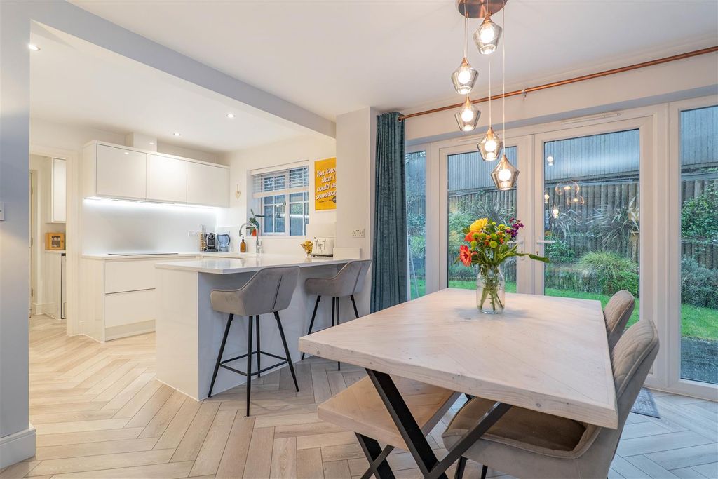 Property photo 3 of 22 Lounge/Diner