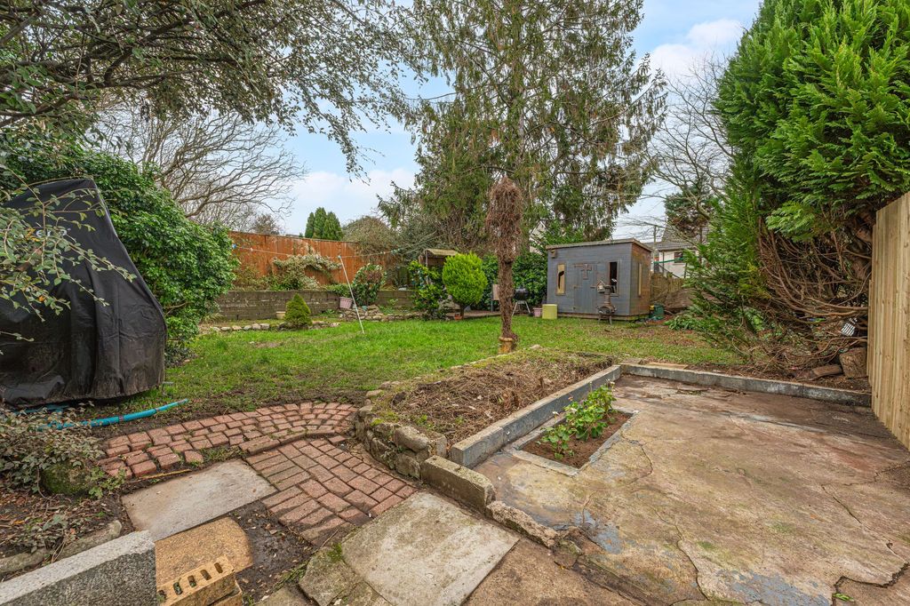 Property photo 2 of 32