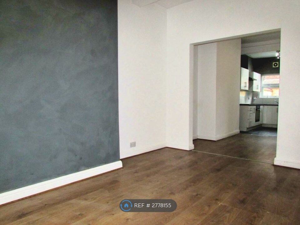 Property photo 1 of 13 Living Room