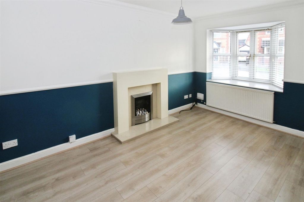 Property photo 2 of 15 Lounge