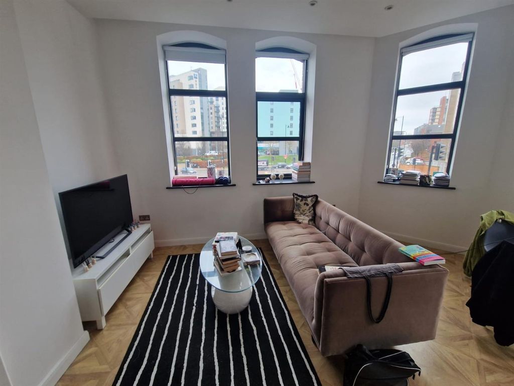 Property photo 3 of 8 260F06A3-987d-4d21-9Ad1-4898d1d3766B.Jpg