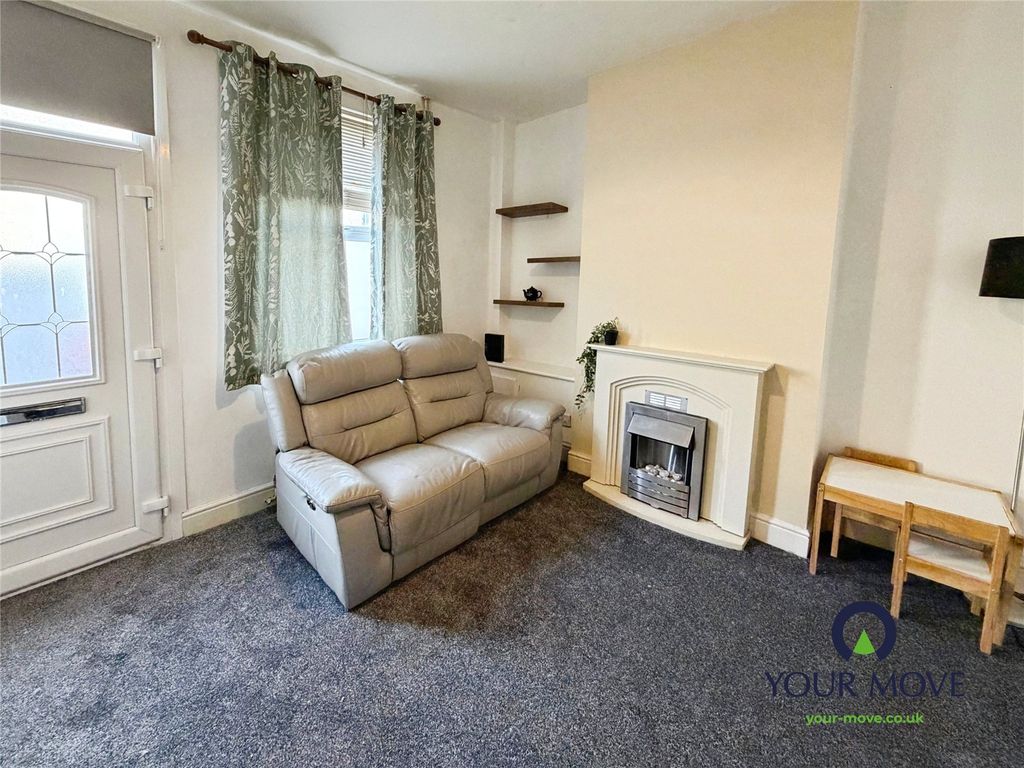 Property photo 3 of 13 Lounge
