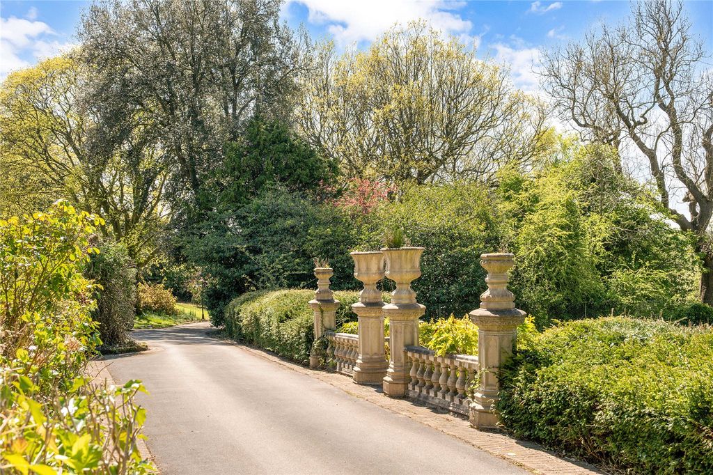 Property photo 3 of 22 Entrance